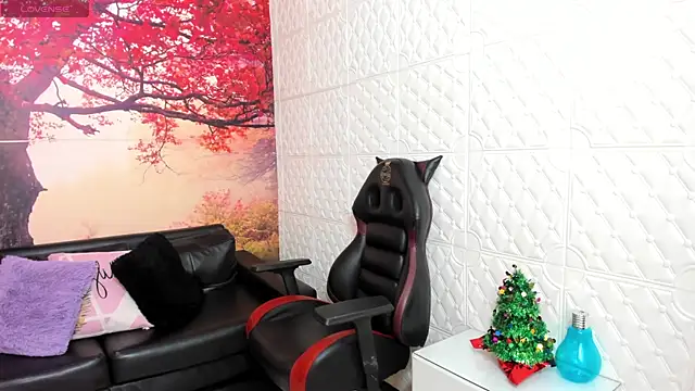 Snapshot of Alessandraa_ferri_ chatting on December 15, 8:15 pm Alessandraa ferri online show from December 15, 8:15 pm