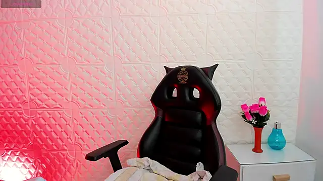 Snapshot of Alessandraa_ferri_ chatting on February 13, 9:06 pm Alessandraa ferri online show from February 13, 9:06 pm