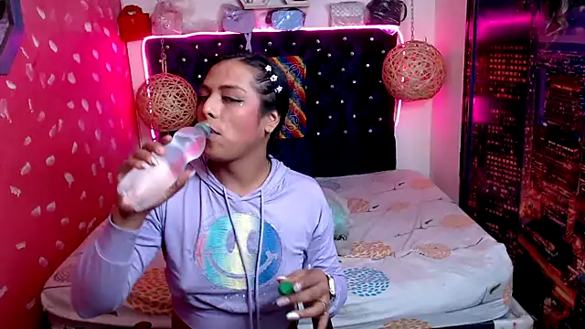 Snapshot of EmilyTsSweet chatting on January 28, 7:32 pm EmilyTsSweet online show from January 28, 7:32 pm