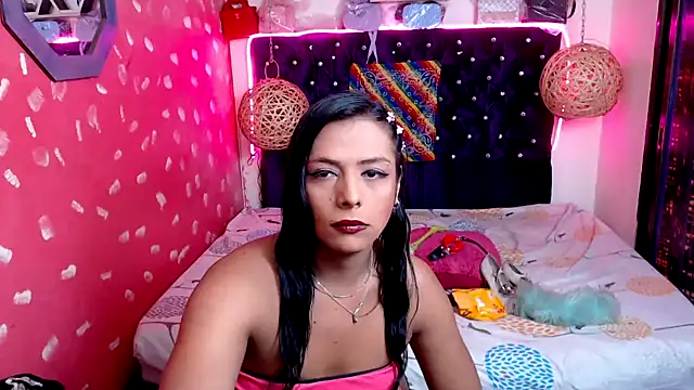 Snapshot of EmilyTsSweet chatting on February 5, 5:53 pm EmilyTsSweet online show from February 5, 5:53 pm