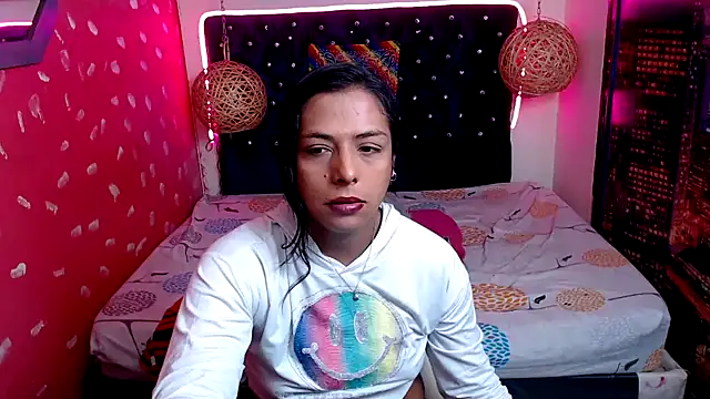 Snapshot of EmilyTsSweet chatting on February 8, 1:44 pm EmilyTsSweet online show from February 8, 1:44 pm