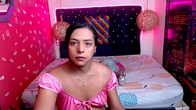 Snapshot of EmilyTsSweet chatting on February 9, 2:40 pm EmilyTsSweet online show from February 9, 2:40 pm