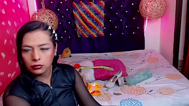 Snapshot of EmilyTsSweet chatting on February 12, 6:19 pm EmilyTsSweet online show from February 12, 6:19 pm