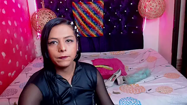 Snapshot of EmilyTsSweet chatting on February 12, 9:22 pm EmilyTsSweet online show from February 12, 9:22 pm