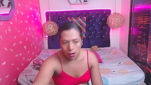 Snapshot of EmilyTsSweet chatting on February 14, 2:12 pm EmilyTsSweet online show from February 14, 2:12 pm