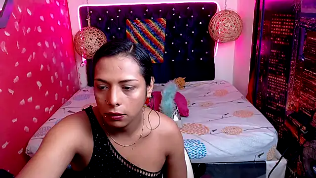 Snapshot of EmilyTsSweet chatting on February 17, 2:48 pm EmilyTsSweet online show from February 17, 2:48 pm