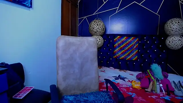 Snapshot of EmilyTsSweet chatting on March 5, 10:10 pm EmilyTsSweet online show from March 5, 10:10 pm