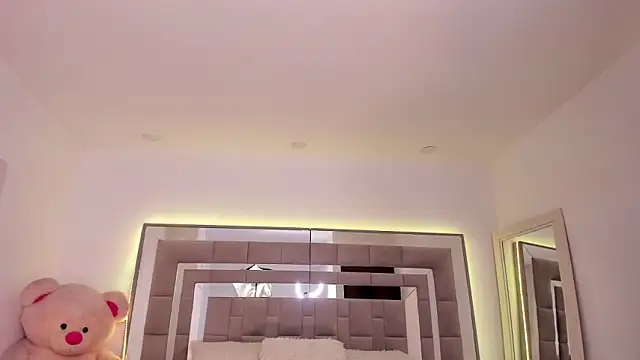 Nicolle foxy online show from February 7, 9:04 pm