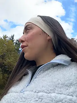 emiliasommer online show from October 28, 1:25 pm