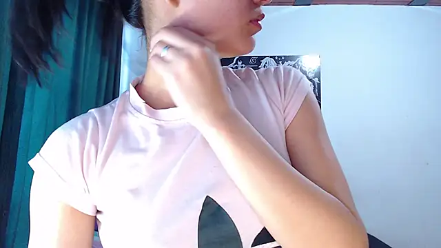 Snapshot of Ariel_Zeo1 chatting on December 5, 7:06 pm Ariel Zeo1 online show from December 5, 7:06 pm