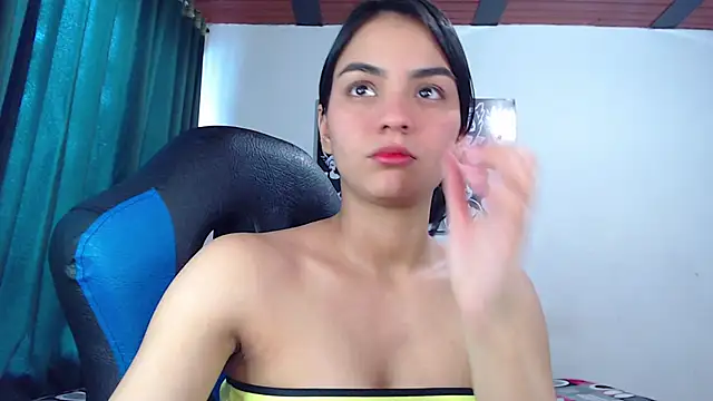 Snapshot of Ariel_Zeo1 chatting on December 13, 8:04 pm Ariel Zeo1 online show from December 13, 8:04 pm