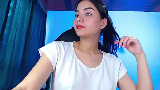 Snapshot of Ariel_Zeo1 chatting on December 17, 8:10 pm Ariel Zeo1 online show from December 17, 8:10 pm