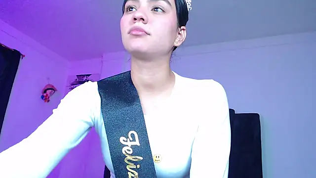 Snapshot of Ariel_Zeo1 chatting on November 13, 7:57 pm Ariel Zeo1 online show from November 13, 7:57 pm