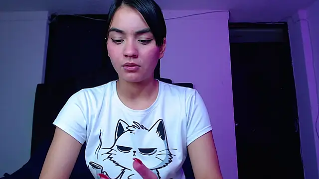 Snapshot of Ariel_Zeo1 chatting on February 21, 7:37 pm Ariel Zeo1 online show from February 21, 7:37 pm