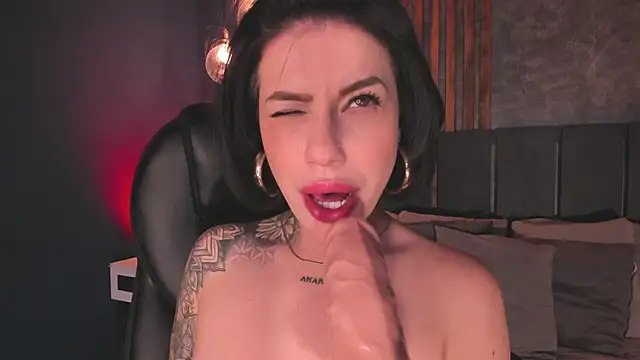 Hannah Borbon online show from March 21, 5:43 am