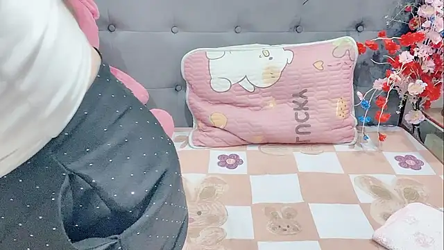 Snapshot of Funikio chatting on November 18, 1:33 am Funikio online show from November 18, 1:33 am