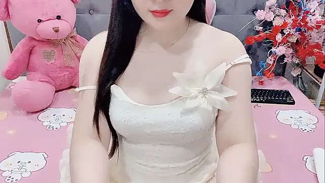 Snapshot of Funikio chatting on December 5, 2:31 am Funikio online show from December 5, 2:31 am