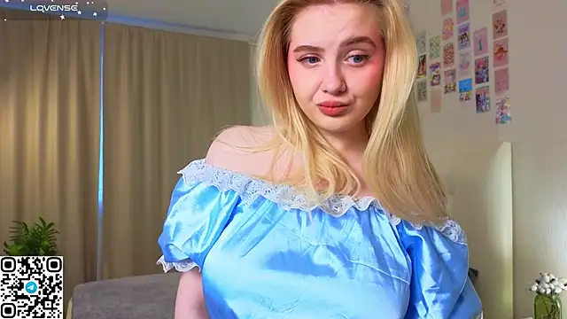 Snapshot of oliviabr0wn0 chatting on November 7, 2:11 am oliviabr0wn0 online show from November 7, 2:11 am