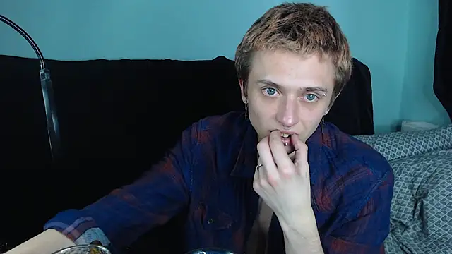 Snapshot of axxxturel chatting on December 2, 7:36 am axxxturel online show from December 2, 7:36 am