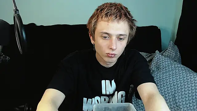 Snapshot of axxxturel chatting on December 2, 5:37 pm axxxturel online show from December 2, 5:37 pm