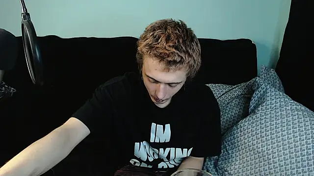 Snapshot of axxxturel chatting on December 2, 8:44 pm axxxturel online show from December 2, 8:44 pm