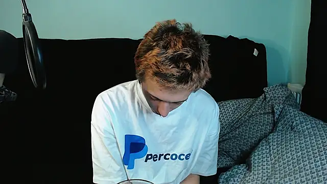 Snapshot of axxxturel chatting on December 3, 1:52 am axxxturel online show from December 3, 1:52 am