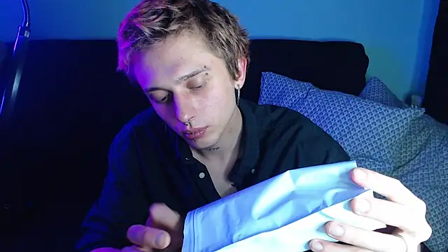 Snapshot of axxxturel chatting on December 13, 12:09 am axxxturel online show from December 13, 12:09 am