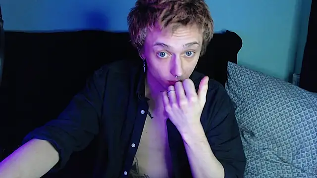 Snapshot of axxxturel chatting on December 21, 12:09 am axxxturel online show from December 21, 12:09 am