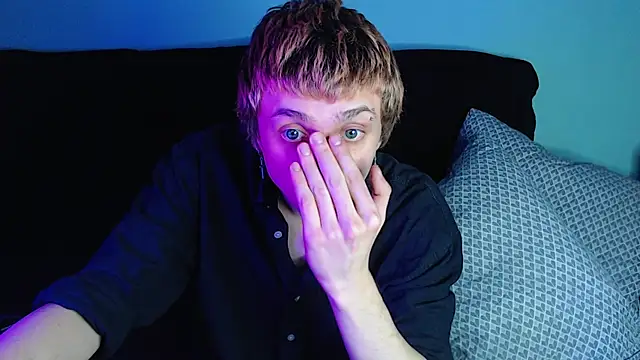 Snapshot of axxxturel chatting on December 25, 7:24 pm axxxturel online show from December 25, 7:24 pm