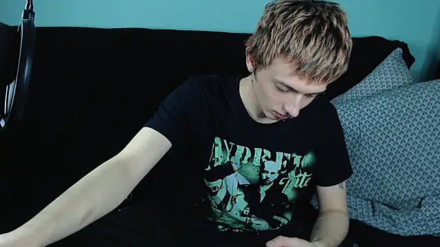 Snapshot of axxxturel chatting on January 5, 6:35 pm axxxturel online show from January 5, 6:35 pm