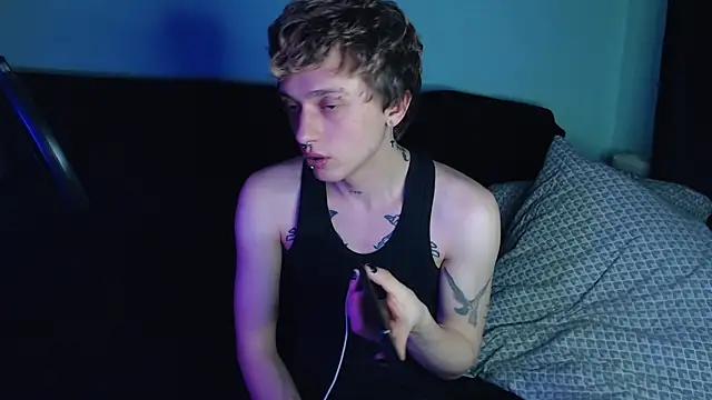 Snapshot of axxxturel chatting on February 18, 12:48 am axxxturel online show from February 18, 12:48 am