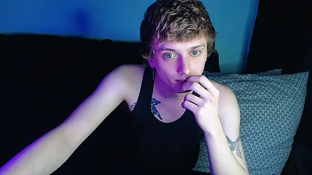 Snapshot of axxxturel chatting on February 20, 11:43 pm axxxturel online show from February 20, 11:43 pm