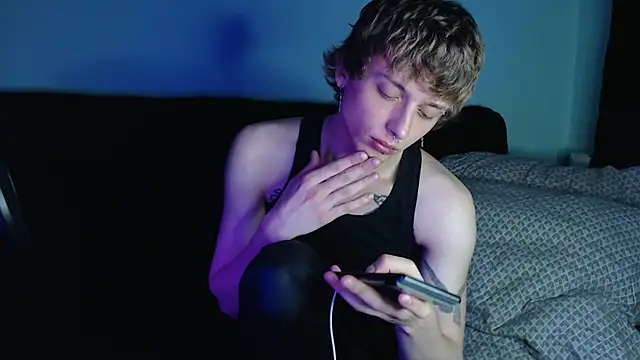 Snapshot of axxxturel chatting on March 18, 6:37 pm axxxturel online show from March 18, 6:37 pm