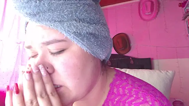 NikkiRous  online show from January 18, 1:48 pm