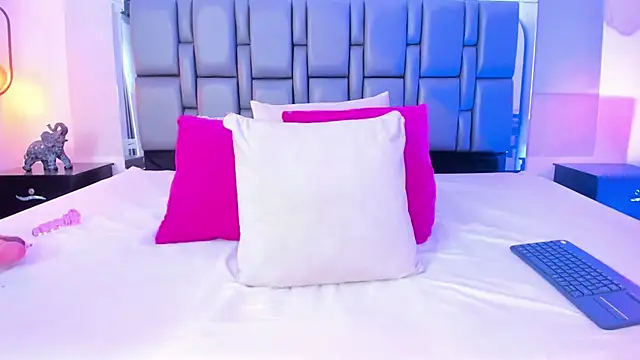 Emily Gil1 online show from March 21, 1:34 pm