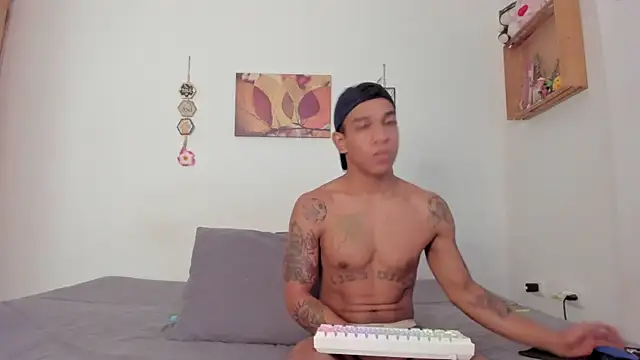 its me miley online show from April 17, 3:04 pm