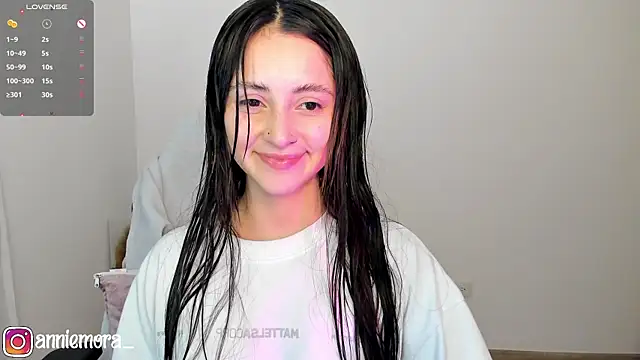 Snapshot of annie_mora chatting on February 25, 3:09 am annie mora online show from February 25, 3:09 am