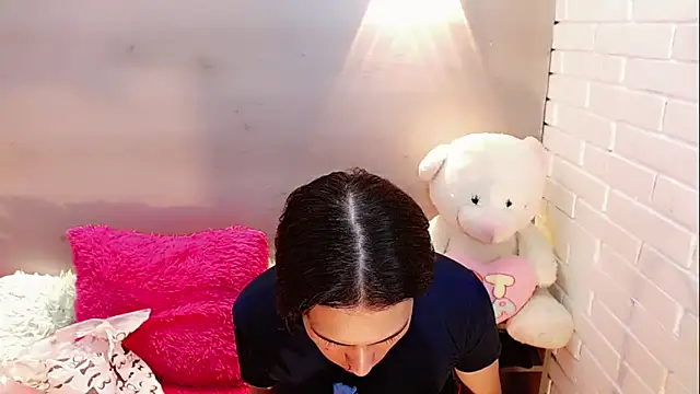 Daniela Pink  online show from December 19, 8:05 pm