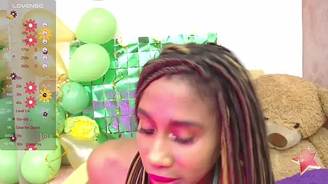 Snapshot of SheylaBrodhlei chatting on March 17, 12:25 pm SheylaBrodhlei online show from March 17, 12:25 pm