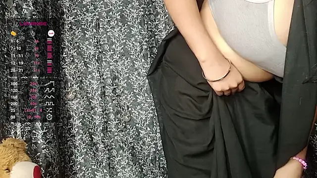 shuhana  online show from December 23, 3:18 am