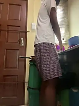 Gifttheskimaskboy online show from March 5, 8:43 am