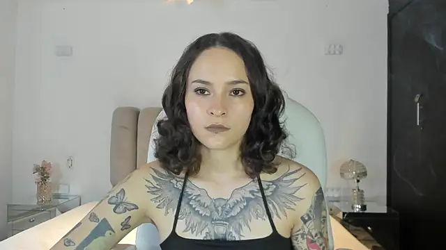 AnnyThompson  online show from February 16, 10:17 pm