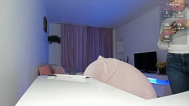 xqueenyasmine online show from December 11, 3:02 am