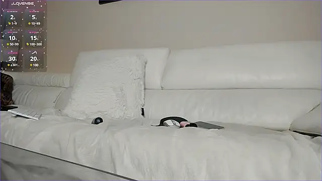 xqueenyasmine online show from February 12, 5:48 pm