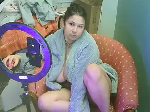 Snapshot of minette-sexy chatting on December 17, 10:22 pm minette-sexy online show from December 17, 10:22 pm