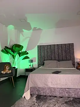 Snapshot of milaivanova chatting on November 5, 11:21 am milaivanova online show from November 5, 11:21 am