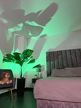 Snapshot of milaivanova chatting on November 17, 12:44 pm milaivanova online show from November 17, 12:44 pm