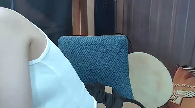 Snapshot of KaleAnisa chatting on March 2, 7:43 am KaleAnisa online show from March 2, 7:43 am