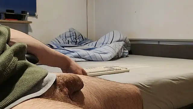 Snapshot of Alphapimmelchen chatting on February 2, 7:57 pm Alphapimmelchen online show from February 2, 7:57 pm