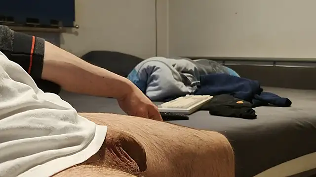 Snapshot of Alphapimmelchen chatting on February 19, 6:43 pm Alphapimmelchen online show from February 19, 6:43 pm